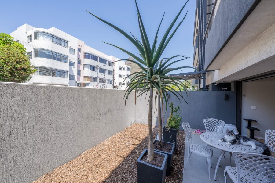 2 Bedroom Property for Sale in Sea Point Western Cape